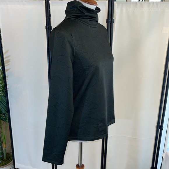 Under Armour Top Cold Weather Funnel Neck Green Size Small NWT - Picture 9 of 17
